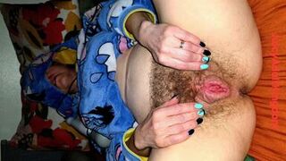 Before bed time, the wife masturbates using a magic wand - 1 image