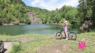 A wife cheats on her husband on a bicycle trip. - 3 image