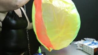 Anna and the water ball