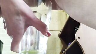 Amateur mature woman with big pussy lips pees in glass - 13 image