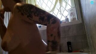 Morning baths time with Pinky Cookie