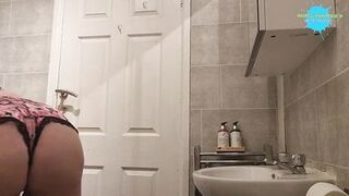 Bath time amateur MILF - 3 image