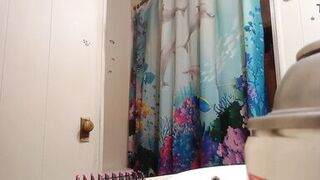 Caught mom taking a shower