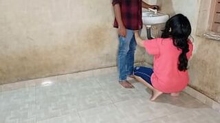 Sister-in-law quenched the thirst of her pussy with a inexperienced plumber! XXX Plumber Sex in Hindi voice - 1 image