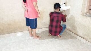 Sister-in-law quenched the thirst of her pussy with a inexperienced plumber! XXX Plumber Sex in Hindi voice - 2 image