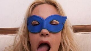 Una Calda Tettona Si Masturba Senza Sosta!