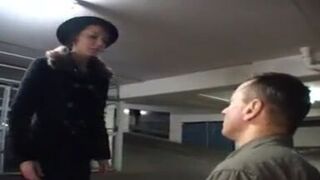 Geiler Femdom - Spucken, Schlagen, Treten! - 1 image