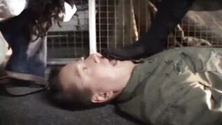 Geiler Femdom - Spucken, Schlagen, Treten! - 4 image