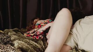 Beautiful MILF gets pussy licked and then has an amazing orgasm