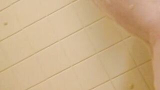 Freya Sinn Shows Off Her Body in the Bath - 12 image