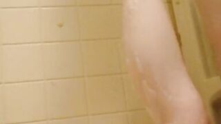 Freya Sinn Shows Off Her Body in the Bath - 13 image