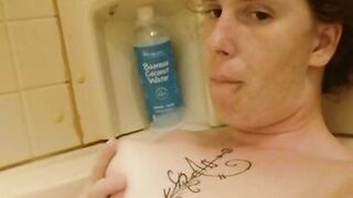 Freya Sinn Shows Off Her Body in the Bath - 6 image