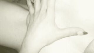 Fingerfuck my Wife Sun2fun and then it knocks on the Door