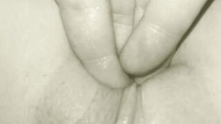 Fingerfuck my Wife Sun2fun and then it knocks on the Door