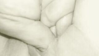 Fingerfuck my Wife Sun2fun and then it knocks on the Door