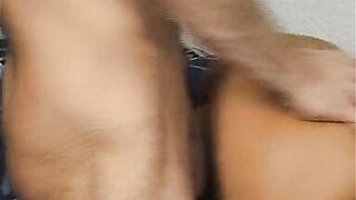 Von hinten gebumst und auf die Titten gespritzt