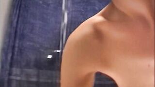 Zeig mir deine Muschi und fick dich selbst