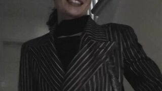 Zeig mir deine Muschi und fick dich selbst