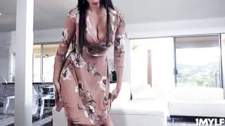 Latina mommy Anissa Kate cums on the studs shaft  as he drills her