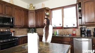 Hot stepmom Cali Lee offers to reward her stepson for all his hard work