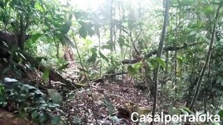 Perdidos no meio da mata fodemos gostoso pra aliviar o stress - 1 image