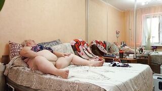 Mother-in-law masturbates her meaty pussy in the evenings and rubs her big tits - 4 image