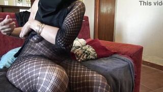 Real Arab Milf In Niqab Masturbates Muslim Pussy To Squirting Orgasm On Webcam