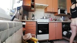 Sexy mom has breakfast in the bedroom, hairy, big, big ass. Sexy amateur wife fingers her to orgasm.