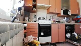 Sexy mom has breakfast in the bedroom, hairy, big, big ass. Sexy amateur wife fingers her to orgasm.